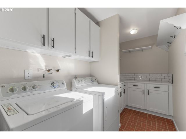 1839 BOCA RATAN Dr, Lake Oswego, OR 97034