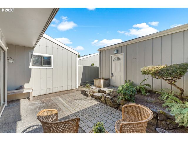 1839 BOCA RATAN Dr, Lake Oswego, OR 97034