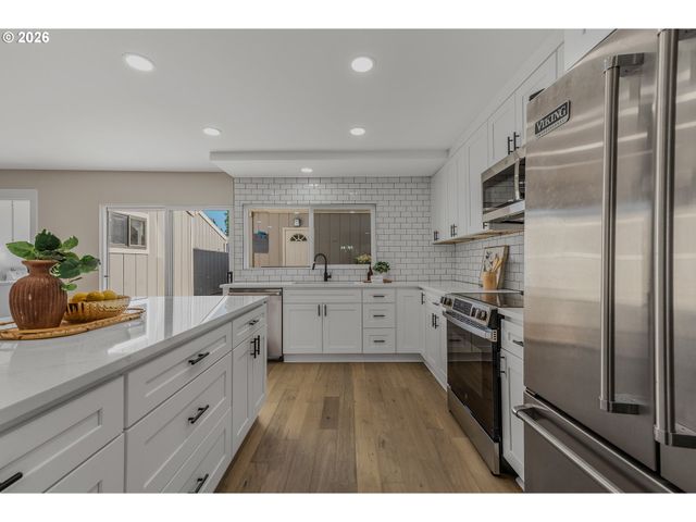 1839 BOCA RATAN Dr, Lake Oswego, OR 97034