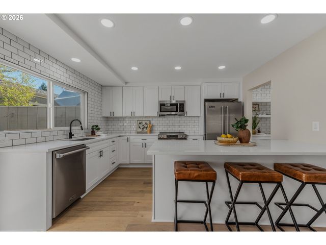 1839 BOCA RATAN Dr, Lake Oswego, OR 97034