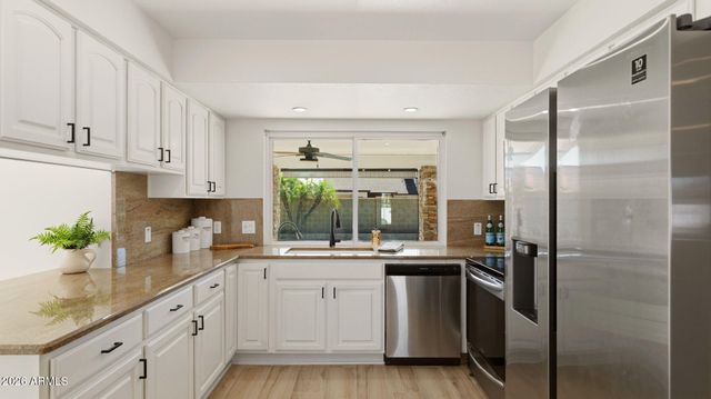 15221 N 42ND Place, Phoenix, AZ 85032