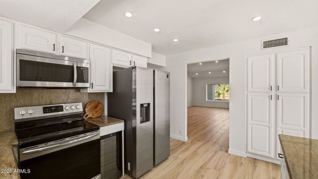 15221 N 42ND Place, Phoenix, AZ 85032