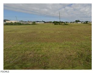 1037 NE 8th ST, Cape Coral, FL 33909