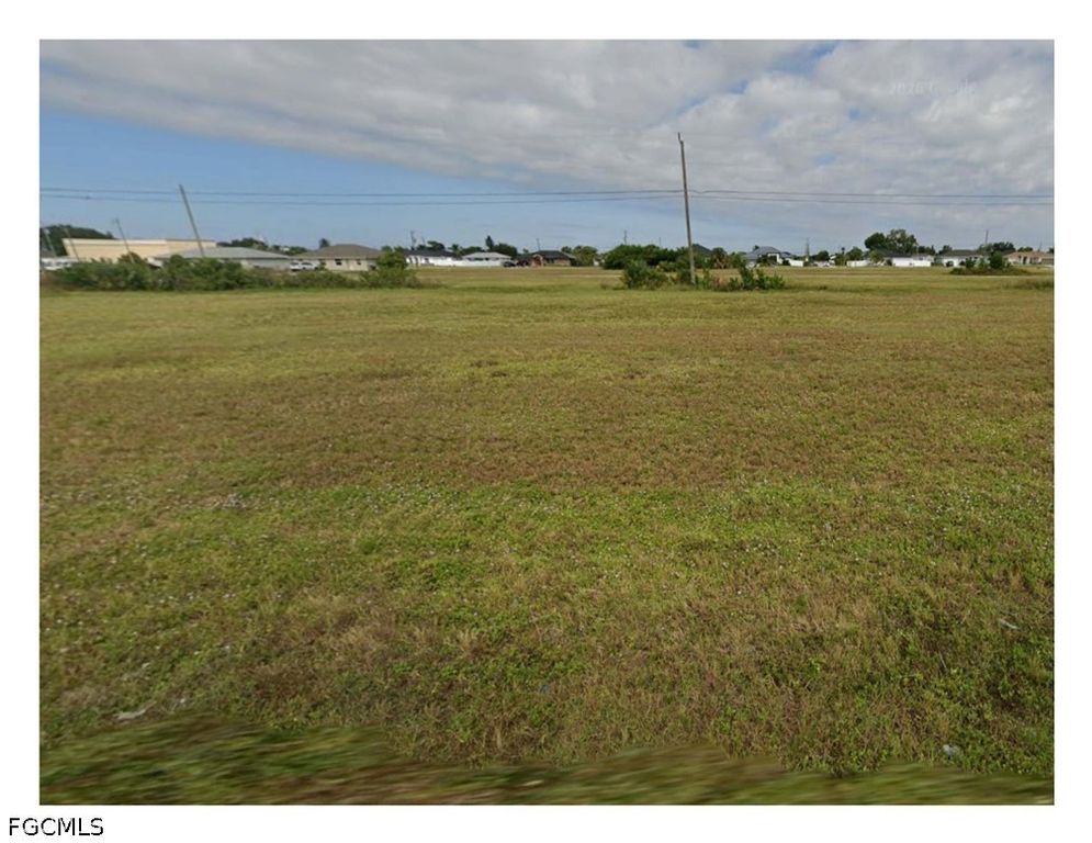 1037 NE 8th ST, Cape Coral, FL 33909