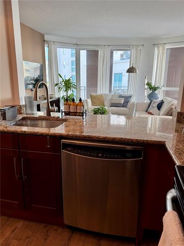 7275 SW 90th Way 301, Miami, FL 33156