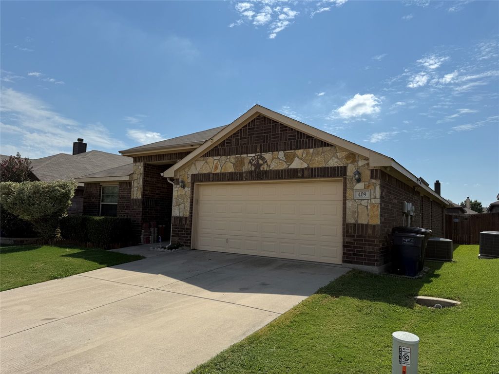 409 Haddington Street, Fort Worth, TX 76036