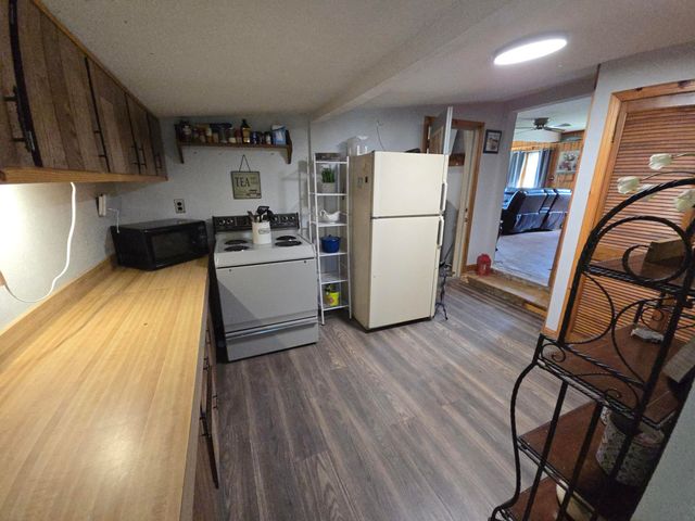 119 Capital Road, Houghton Lake, MI 48629