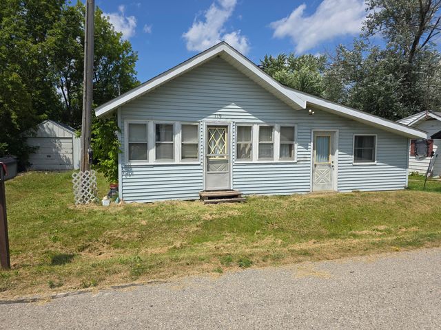 119 Capital Road, Houghton Lake, MI 48629