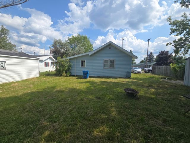119 Capital Road, Houghton Lake, MI 48629