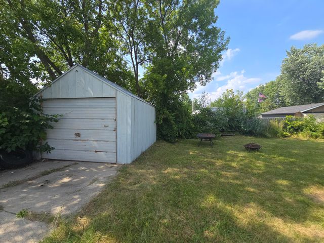 119 Capital Road, Houghton Lake, MI 48629