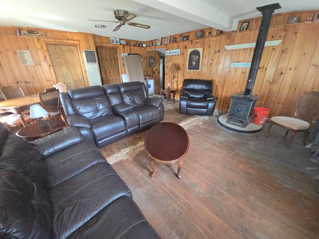 119 Capital Road, Houghton Lake, MI 48629