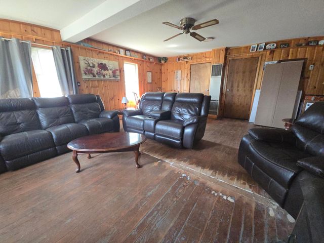 119 Capital Road, Houghton Lake, MI 48629