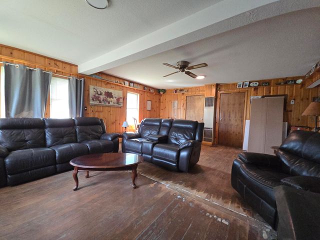 119 Capital Road, Houghton Lake, MI 48629