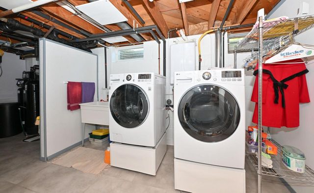 S43W22111 Beeheim ROAD, Waukesha, WI 53189