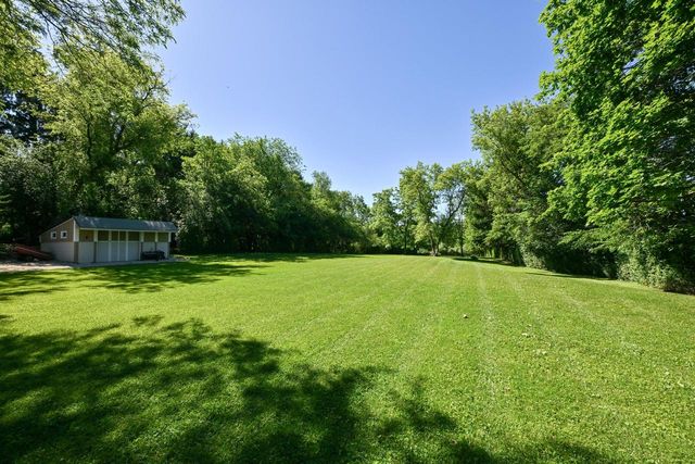S43W22111 Beeheim ROAD, Waukesha, WI 53189