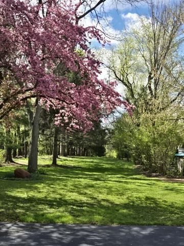 S43W22111 Beeheim ROAD, Waukesha, WI 53189