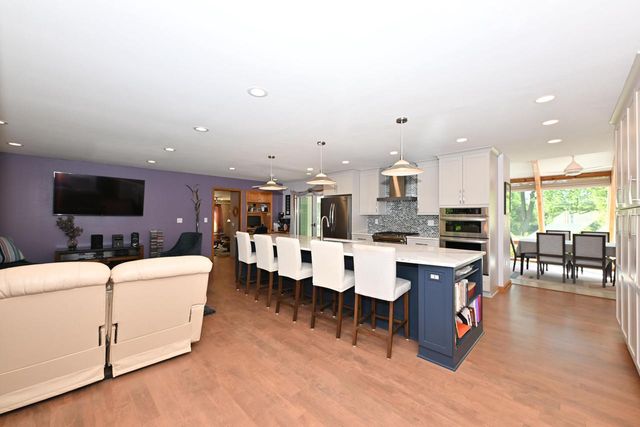 S43W22111 Beeheim ROAD, Waukesha, WI 53189