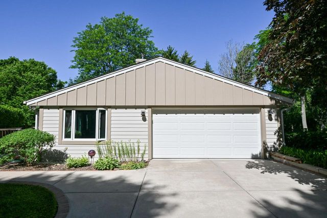 S43W22111 Beeheim ROAD, Waukesha, WI 53189