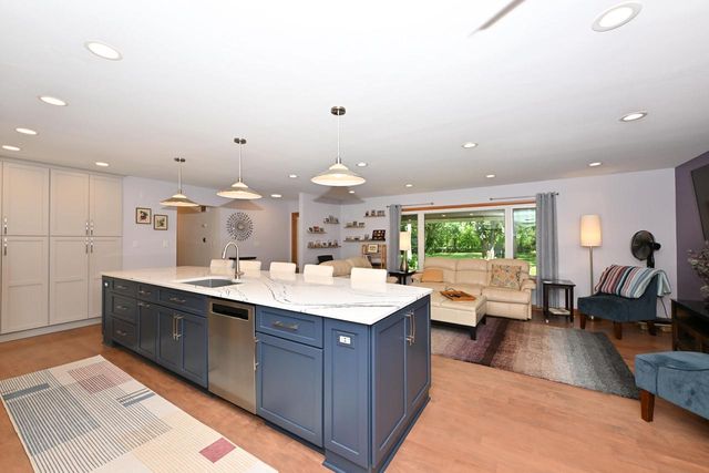 S43W22111 Beeheim ROAD, Waukesha, WI 53189