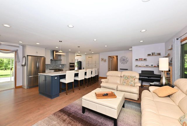 S43W22111 Beeheim ROAD, Waukesha, WI 53189