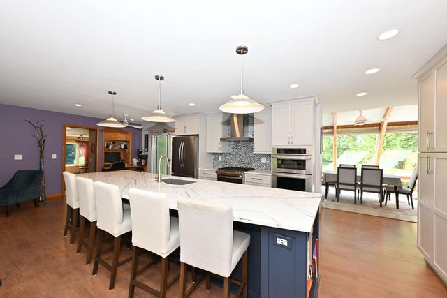 S43W22111 Beeheim ROAD, Waukesha, WI 53189