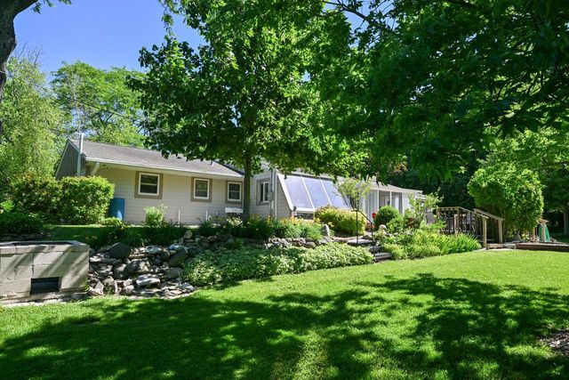 S43W22111 Beeheim ROAD, Waukesha, WI 53189