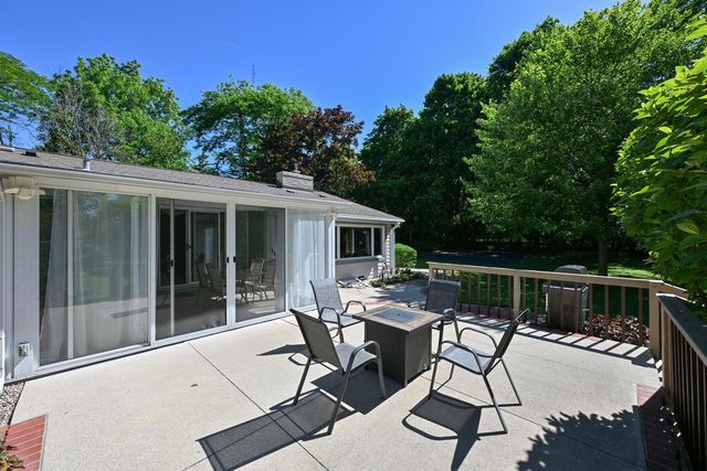 S43W22111 Beeheim ROAD, Waukesha, WI 53189