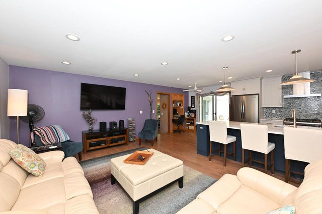 S43W22111 Beeheim ROAD, Waukesha, WI 53189