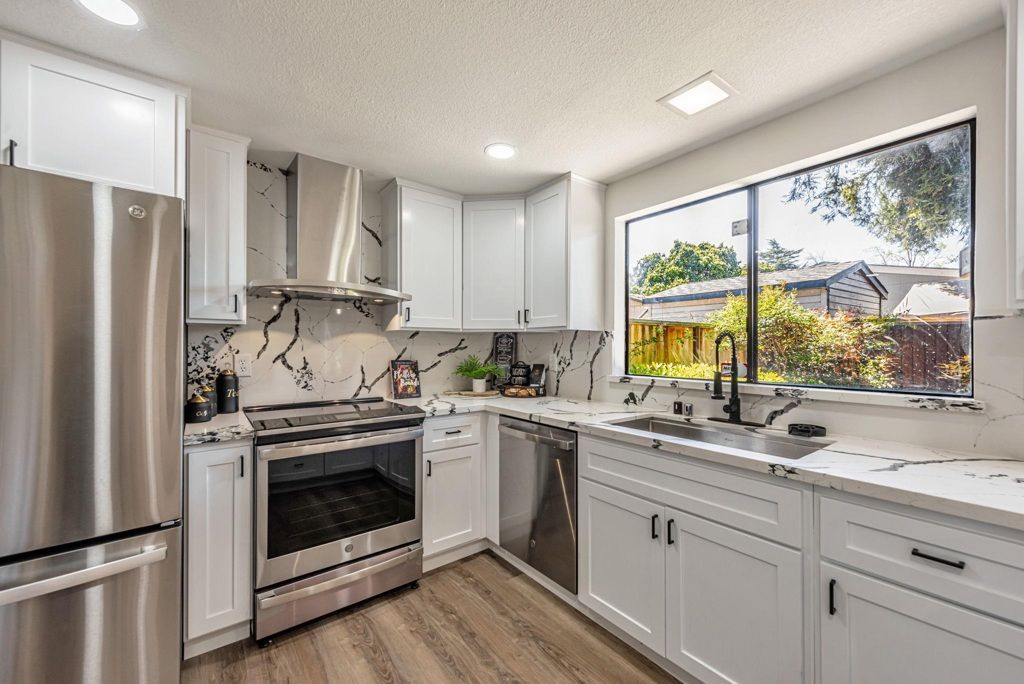 Image 10 of property listing at 3810 3810 Burton Cmn, Fremont, CA 94536