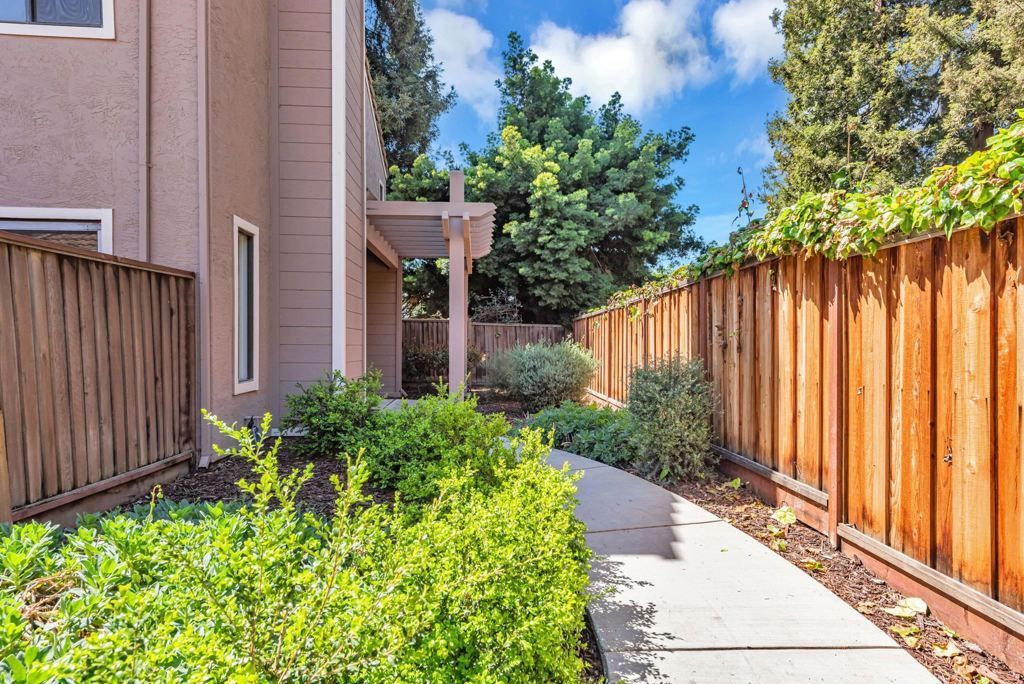 Image 52 of property listing at 3810 3810 Burton Cmn, Fremont, CA 94536