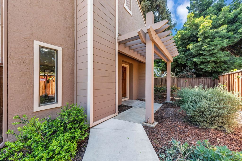 Image 55 of property listing at 3810 3810 Burton Cmn, Fremont, CA 94536