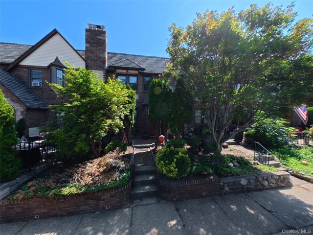 398 Bauer Place, Mineola, NY 11501