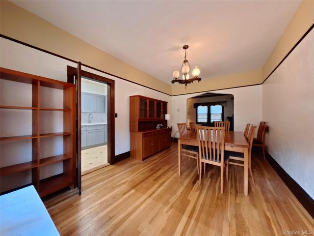 398 Bauer Place, Mineola, NY 11501