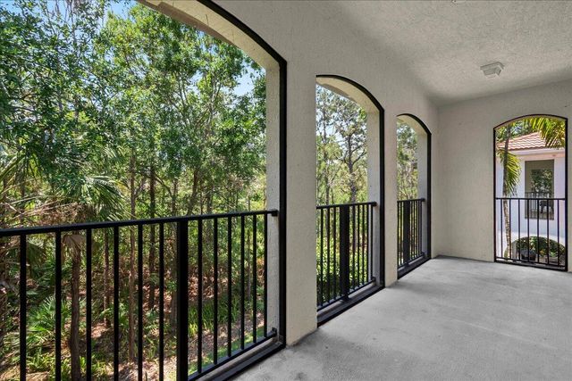 883 Taft Court, Palm Beach Gardens, FL 33410
