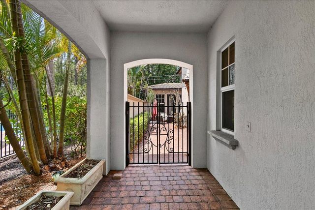 883 Taft Court, Palm Beach Gardens, FL 33410
