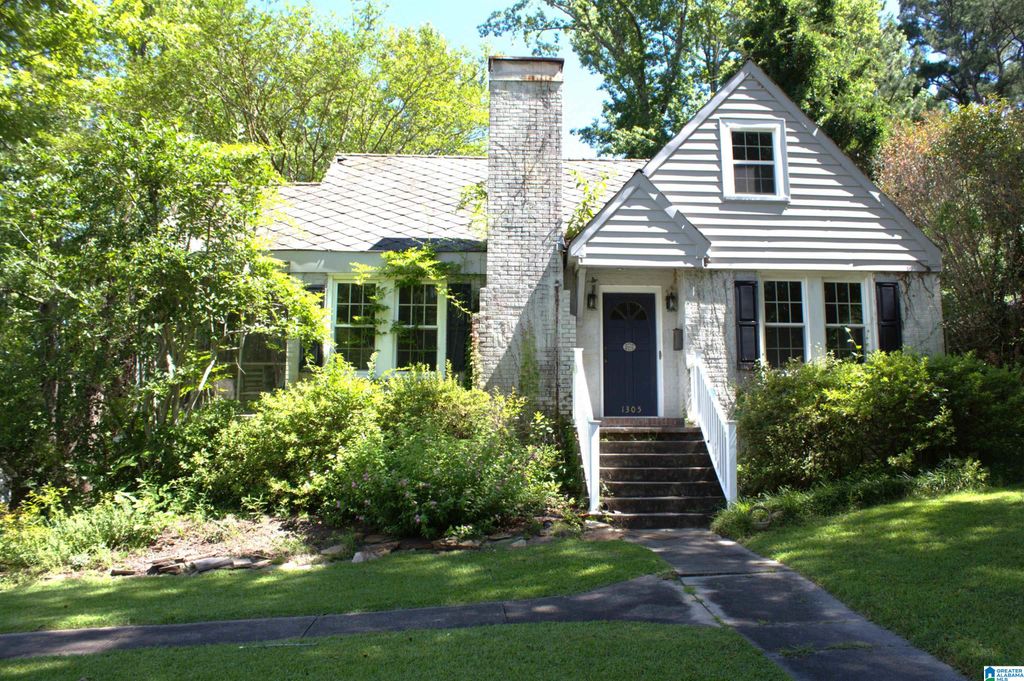 1305 FOREST LANE, Anniston, AL 36201
