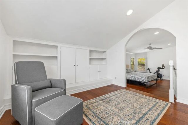 22241 Dardenne, Calabasas, CA 91302