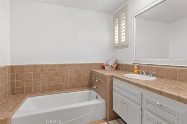 22241 Dardenne, Calabasas, CA 91302