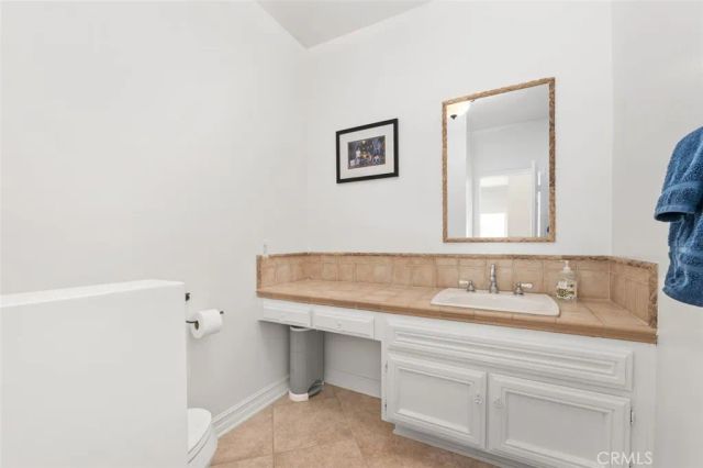 22241 Dardenne, Calabasas, CA 91302