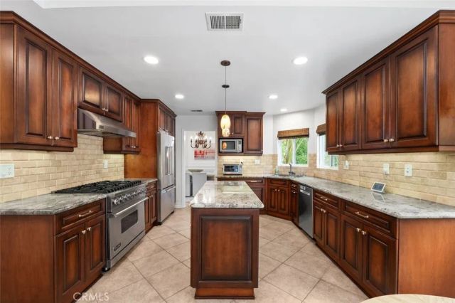 22241 Dardenne, Calabasas, CA 91302