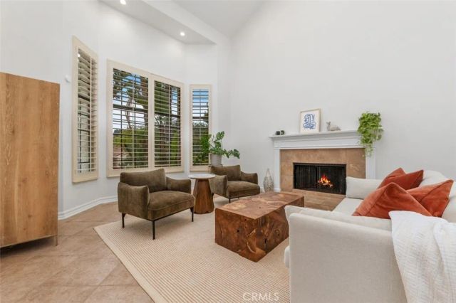 22241 Dardenne, Calabasas, CA 91302