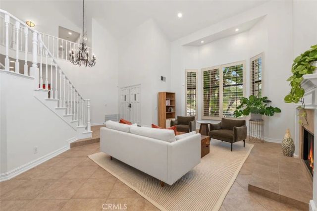 22241 Dardenne, Calabasas, CA 91302