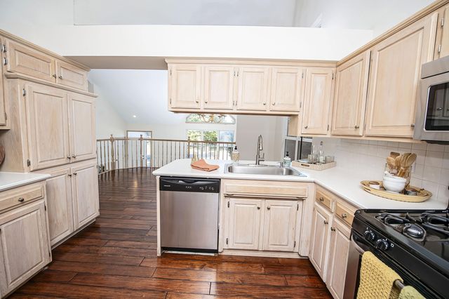 5646 S Jefferson Avenue, Springfield, MO 65810