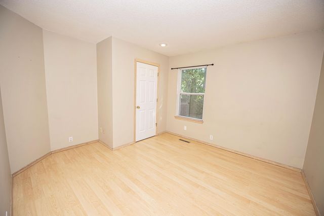 5646 S Jefferson Avenue, Springfield, MO 65810