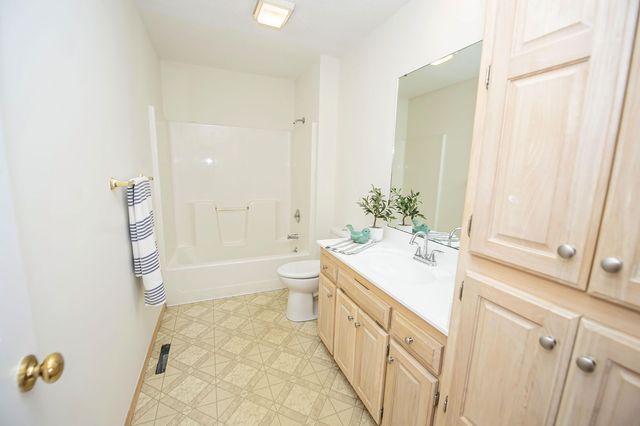 5646 S Jefferson Avenue, Springfield, MO 65810