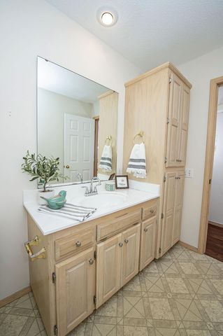 5646 S Jefferson Avenue, Springfield, MO 65810