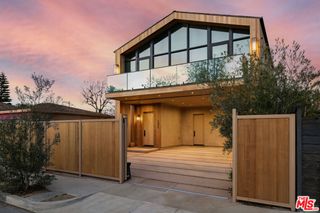 1008 Oakwood Avenue, Venice, CA 90291