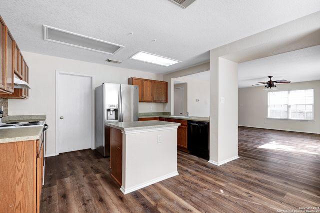 827 Clover Creek, San Antonio, TX 78245