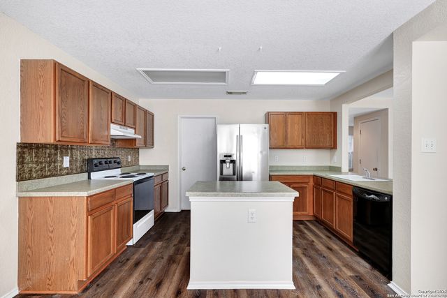 827 Clover Creek, San Antonio, TX 78245