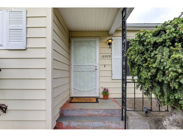 10525 Se MITCHELL St, Portland, OR 97266